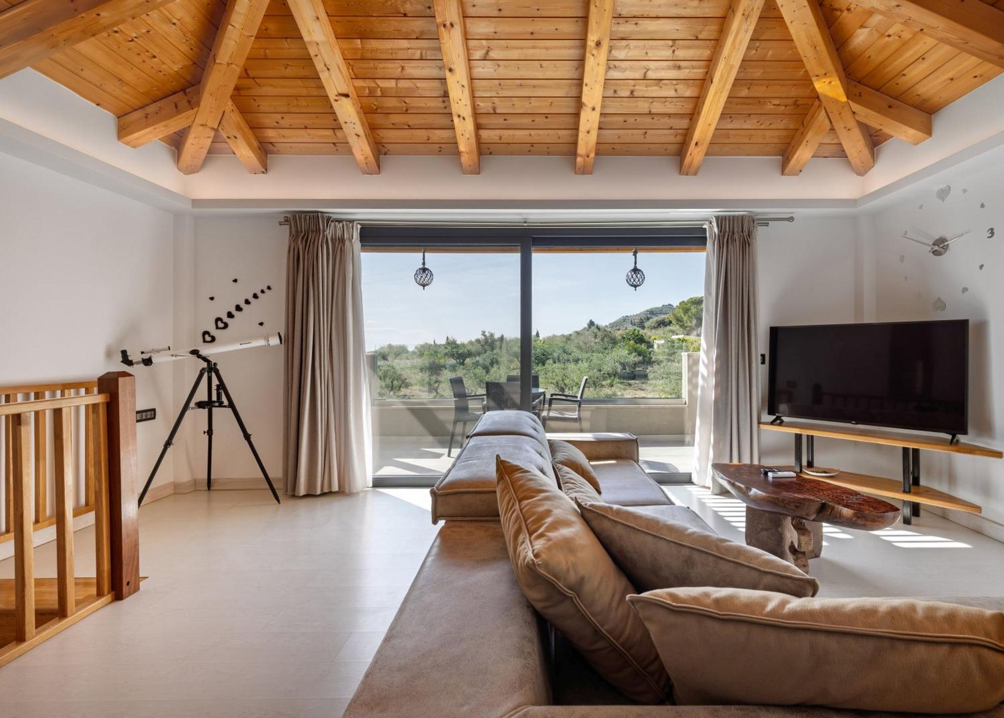 Azor Luxury I Mouzákion