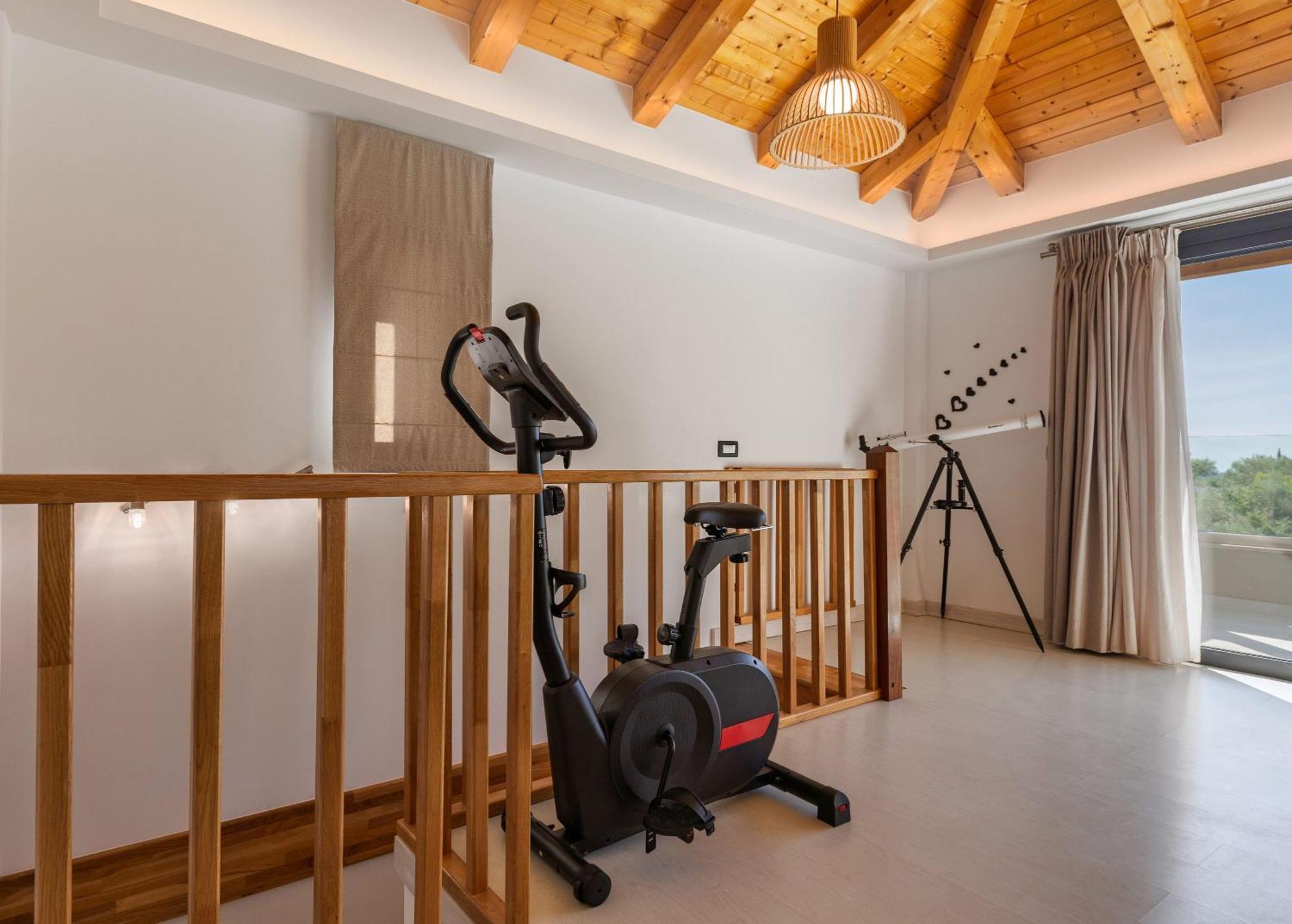 Azor Luxury I * Mouzákion