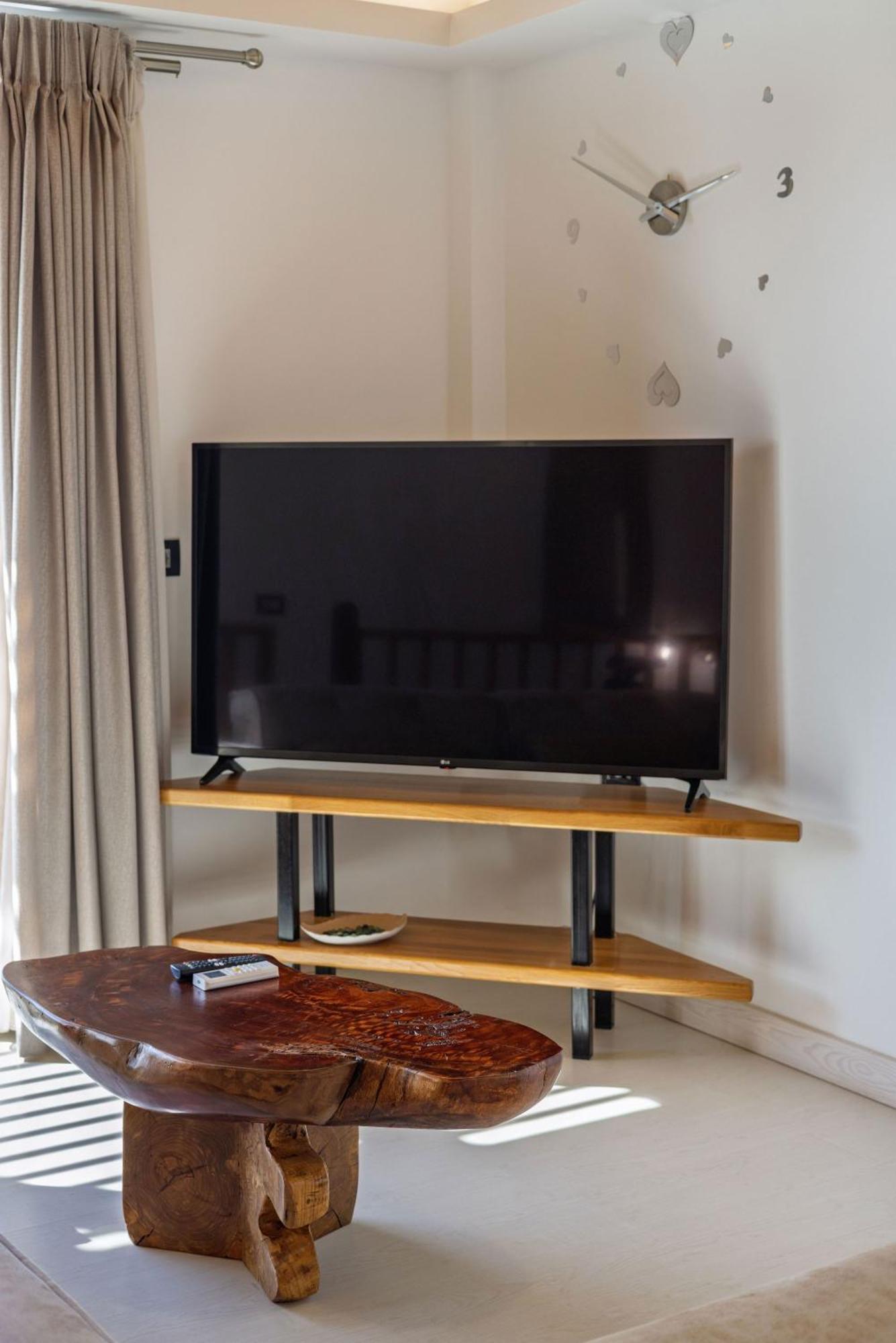 Azor Luxury I Mouzákion