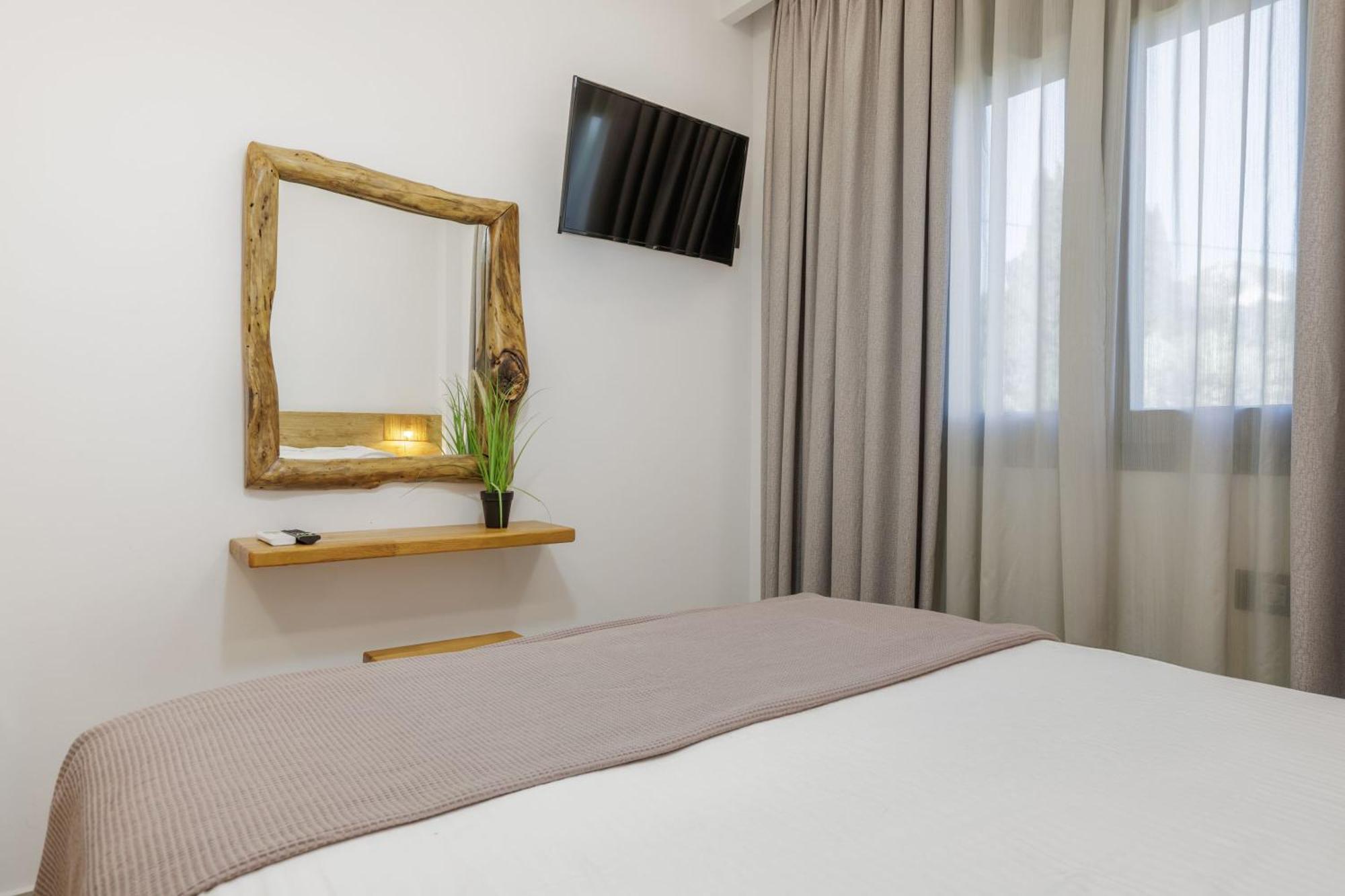 Azor Luxury I * Mouzákion
