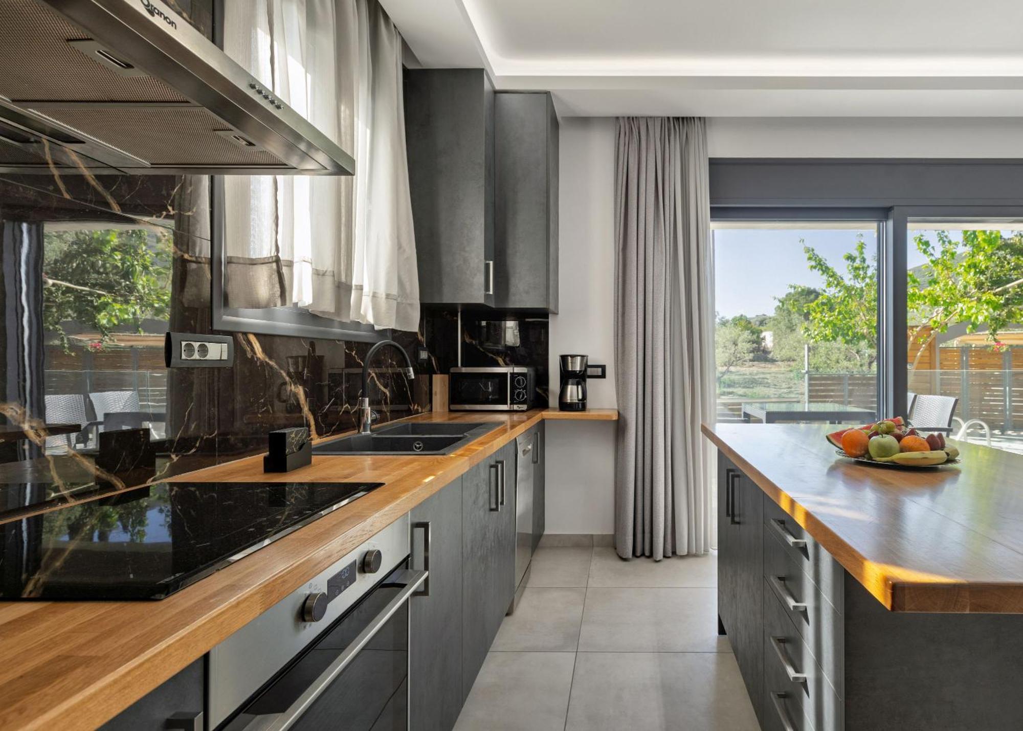 Azor Luxury I *