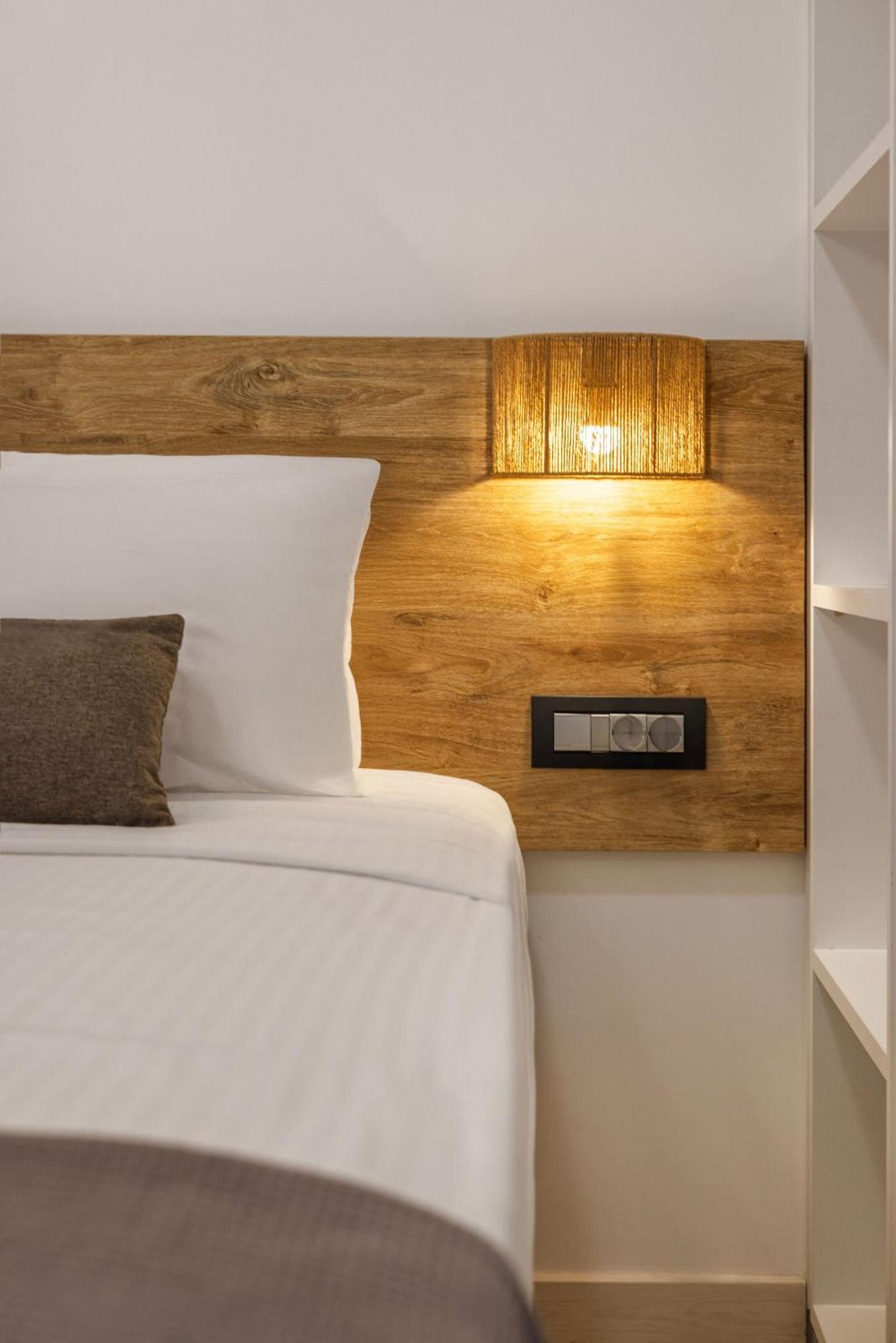 Azor Luxury I * Mouzákion