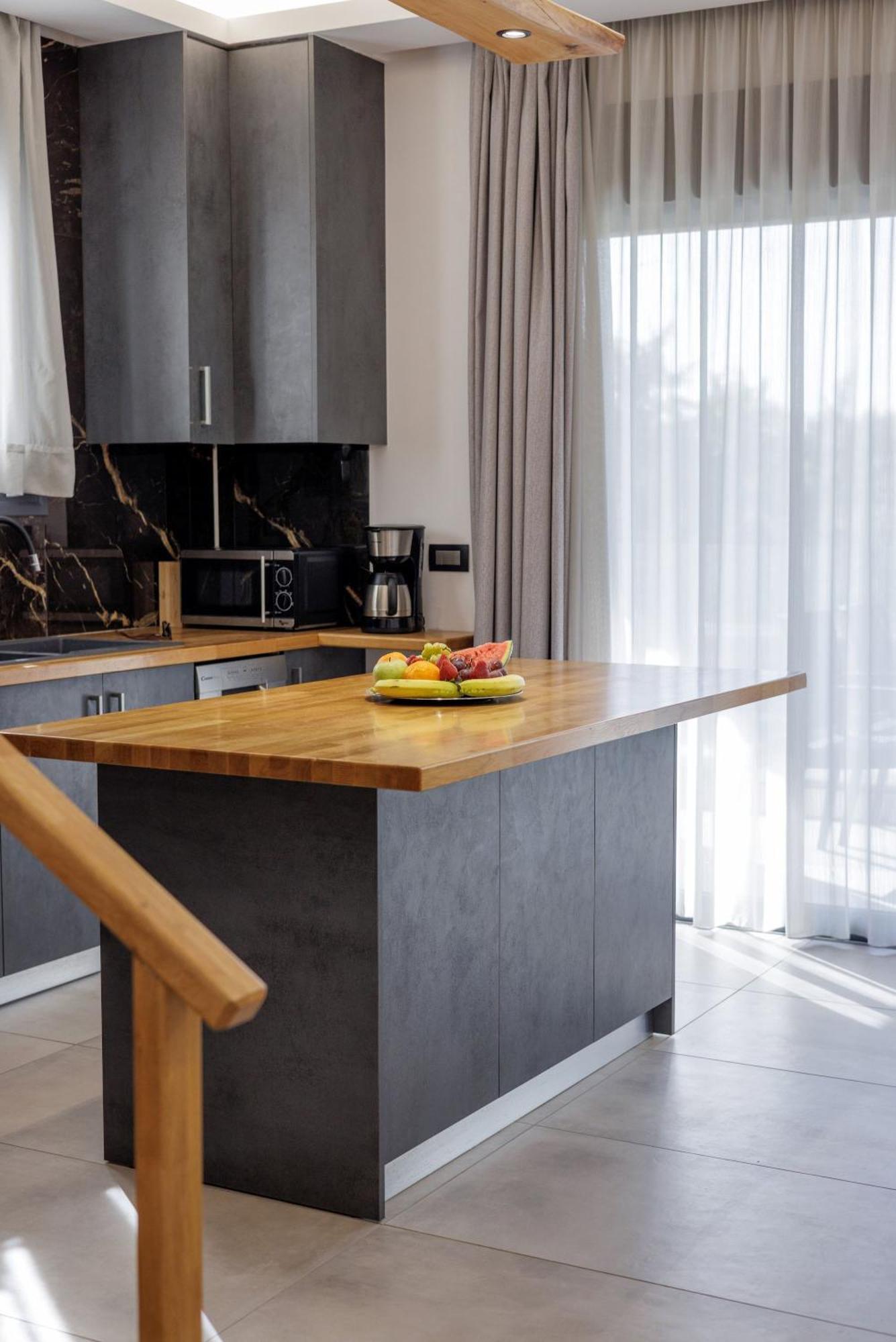 Azor Luxury I Villa Mouzákion