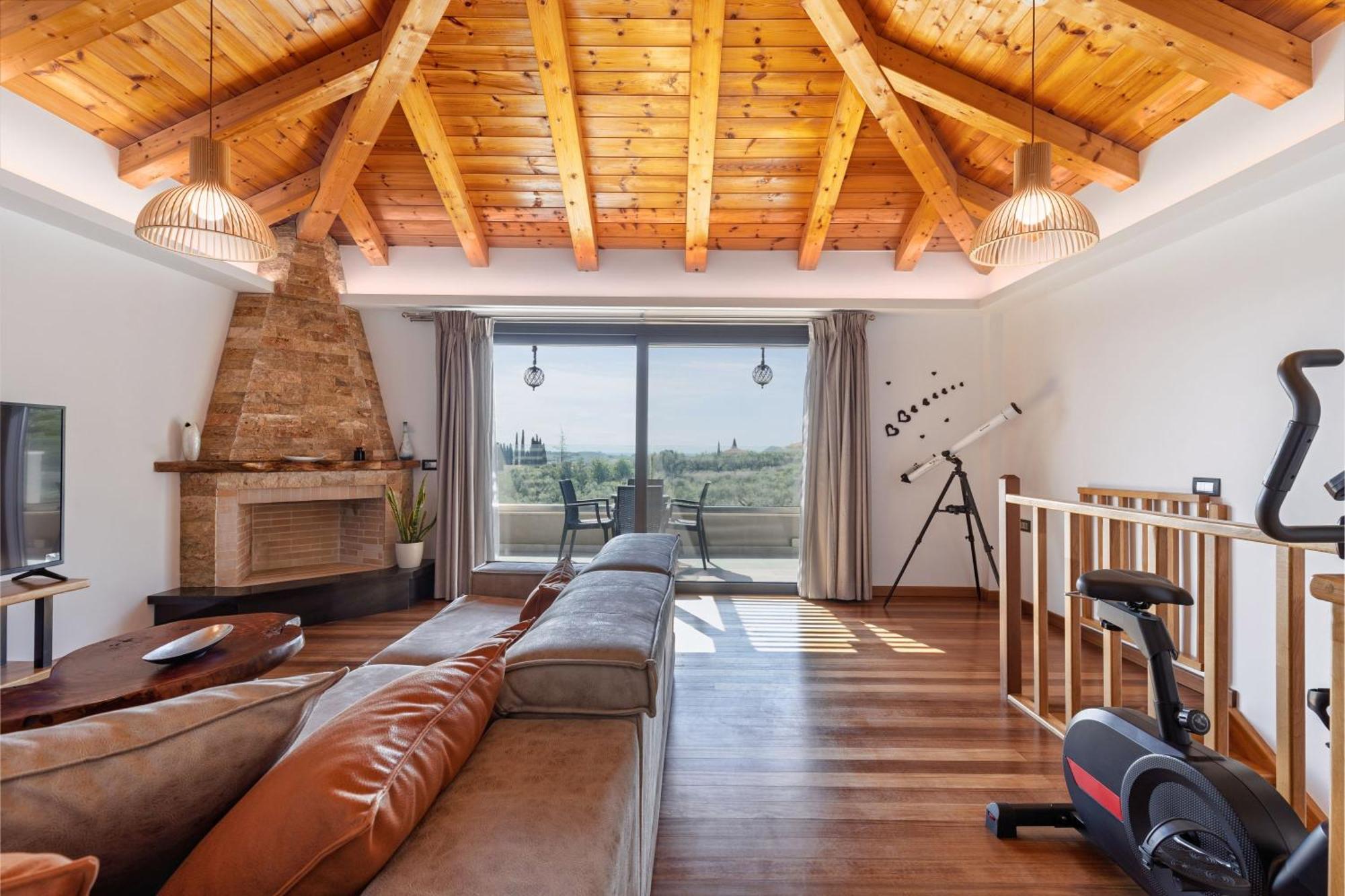 Azor Luxury I * Mouzákion